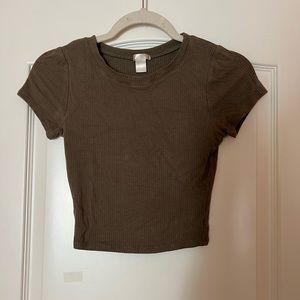 Olive green short sleeved crop top